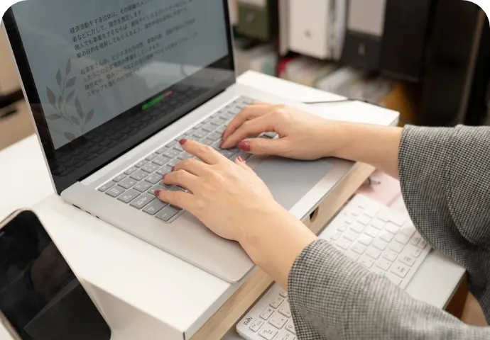 フラワーリングの関連事業、京都にあるレンタルスペース「こいやまCafe」の内観画像